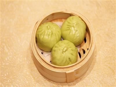 Steamed Pork Spinach Bun